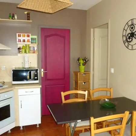 House With 3 Bedrooms In With Enclosed Garden And Wifi 800 M From The Dom wakacyjny Gruissan