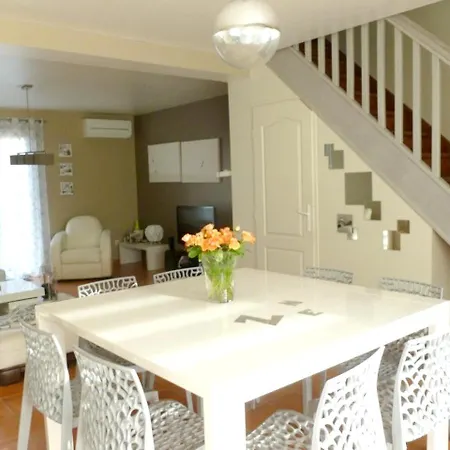 House With 3 Bedrooms In With Enclosed Garden And Wifi 800 M From The Holiday home Gruissan
