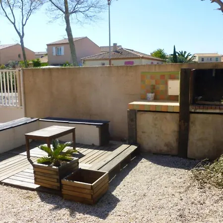 House With 3 Bedrooms In With Enclosed Garden And Wifi 800 M From The Gruissan